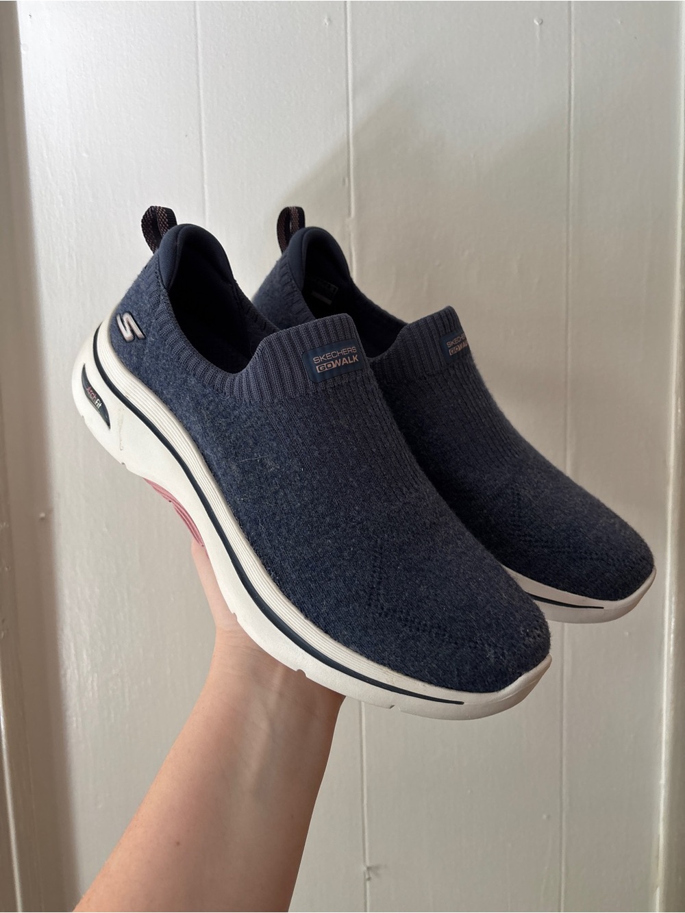 Skechers GO Walk Arch Fit 2.0 Eliza sneakers in navy 8.5 NWOT